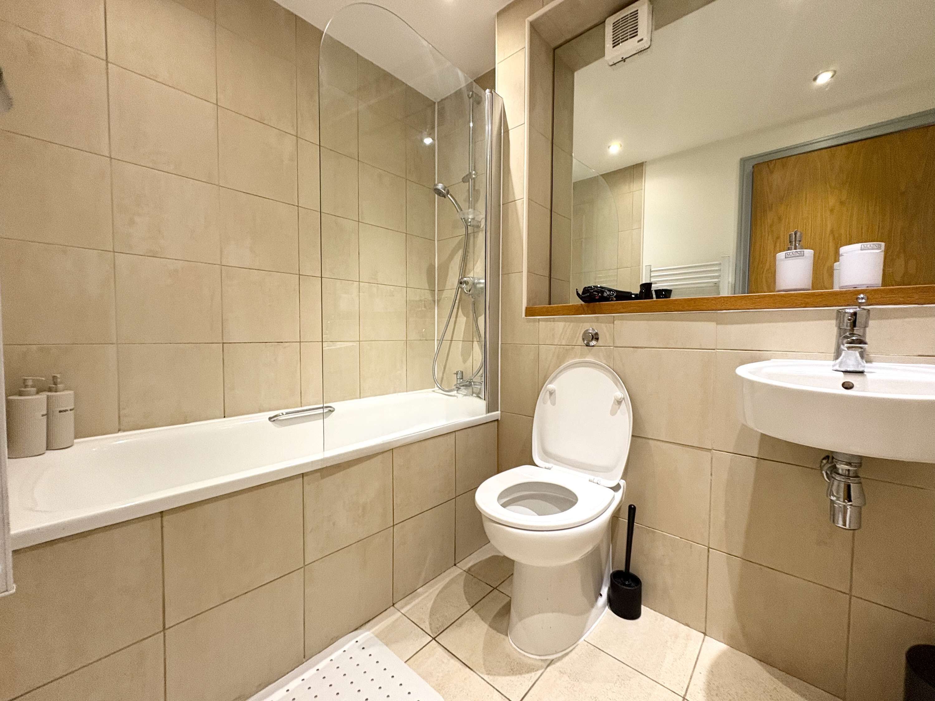 Shower, hair dryer, towels, shampoo