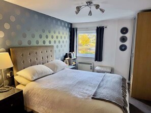 Strykjärn/strykbräda, wi-fi och sängkläder