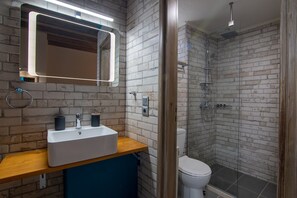 Villa, 3 Schlafzimmer, Raucher, eigener Pool | Badezimmer | Dusche, Handtücher
