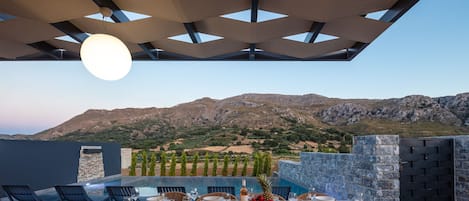 别墅, 4 间卧室, 吸烟房, 私人游泳池 | 阳台景观