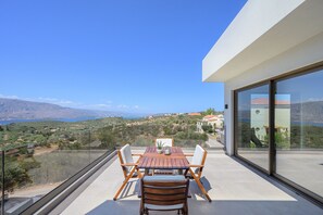 Balcony - Serenity Villa (Chania)