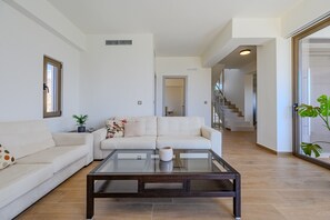 Living room - Serenity Villa (Chania)