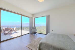 3 bedrooms, free cribs/infant beds, bed sheets - Serenity Villa (Chania)