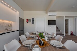 In-room dining - Nevelo Villas (Rethymno)