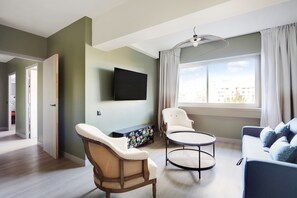 Living area - Superb Family Apartment - 2 Bedrooms (Paris)