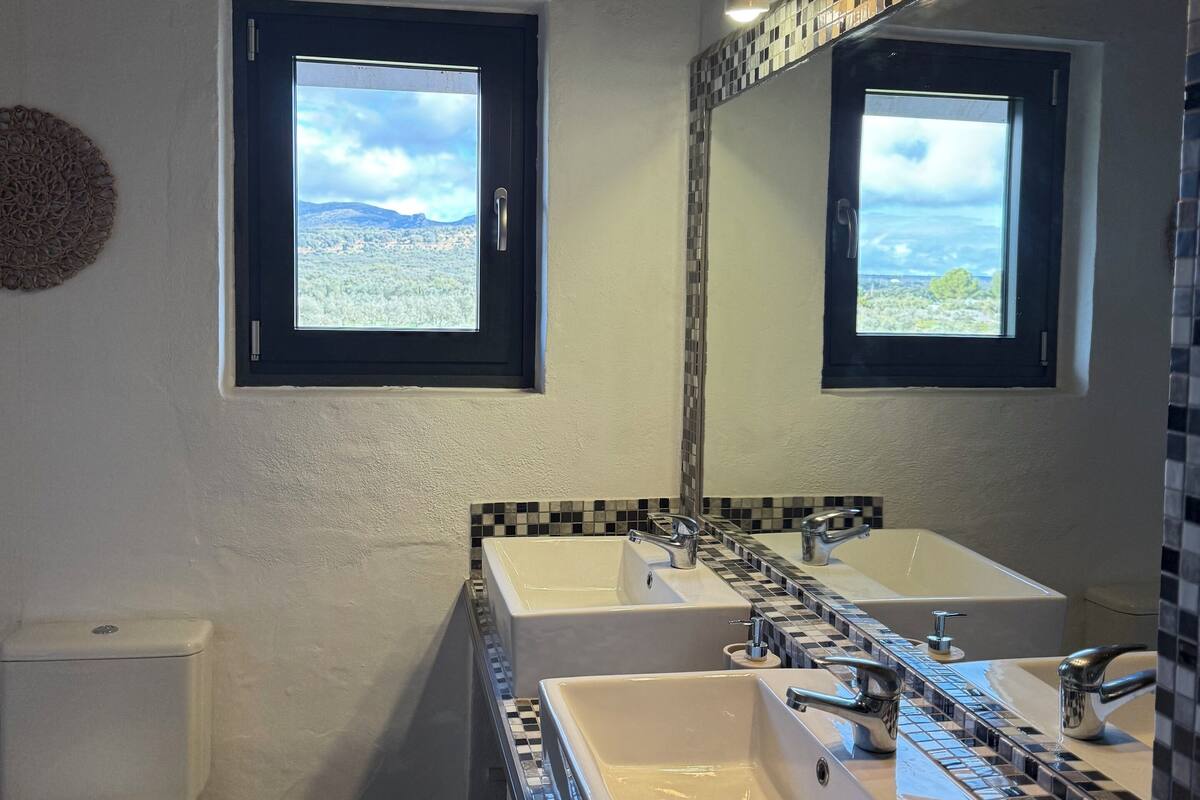 Suite, Mountain View | Bathroom | Free toiletries, hair dryer, towels, soap