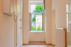 Interior - Modern 2BR Apt. Perfect for Long and Short Stays (Wien)