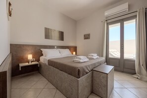 2 bedrooms, free cots/infant beds, bed sheets - Arokaria (Rethymno)