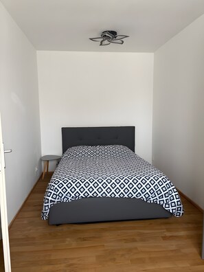 WiFi, bed sheets