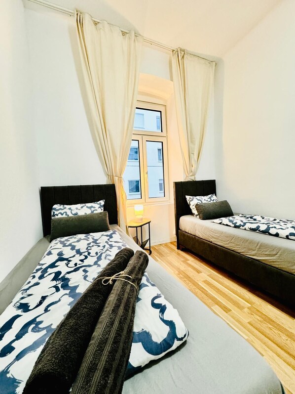 Basic Apartment | Iron/ironing board