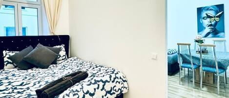Basic Apartment | Iron/ironing board