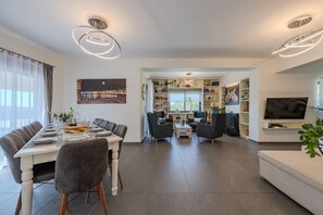 In-room dining - 3a's 3 Bedroom Villa (Rethymno)