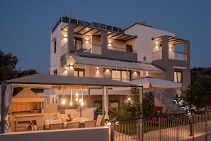 Outdoor dining - 3a's 3 Bedroom Villa (Rethymno)