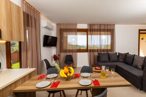Apartment, 3 Bedrooms, Terrace, Sea View | In-room dining - Olivia House (Rethymno)