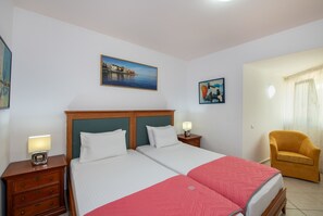 4 bedrooms, free cribs/infant beds, bed sheets - Villa Plumeria Flower (Chania)