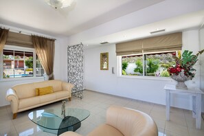 Fireplace - Villa Plumeria Flower (Chania)