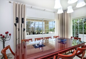 In-room dining - Villa Plumeria Flower (Chania)