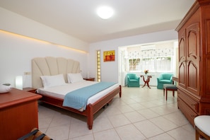 4 bedrooms, free cots/infant beds, bed sheets