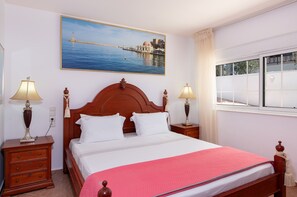 4 bedrooms, free cots/infant beds, bed sheets - Villa Plumeria Flower (Chania)