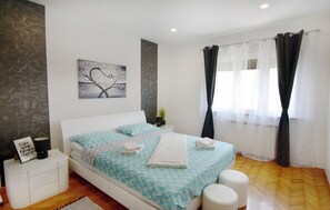 Apartment, 3 Bedrooms, Patio, Garden View | 4 bedrooms - Spacious Apartment in Umag With Garden (Umag)