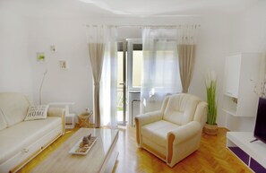 Apartment, 3 Bedrooms, Patio, Garden View | Living room - Spacious Apartment in Umag With Garden (Umag)