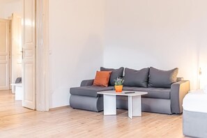 Smart TV - Chic 2BR Apt | Ideal for Families & Groups (Vienna)
