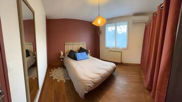 Fer et planche Ă repasser, Wi-Fi, draps fournis