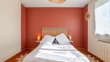 Iron/ironing board, WiFi, bed sheets