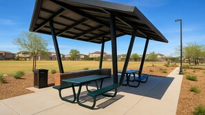 A covered picnic area with benches and a trash can. - BRAND NEW Comfy Guest House in a Great Location (Henderson)