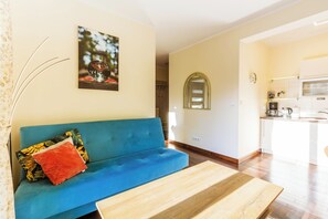 Apartment (16) | Wohnbereich | Flachbildfernseher