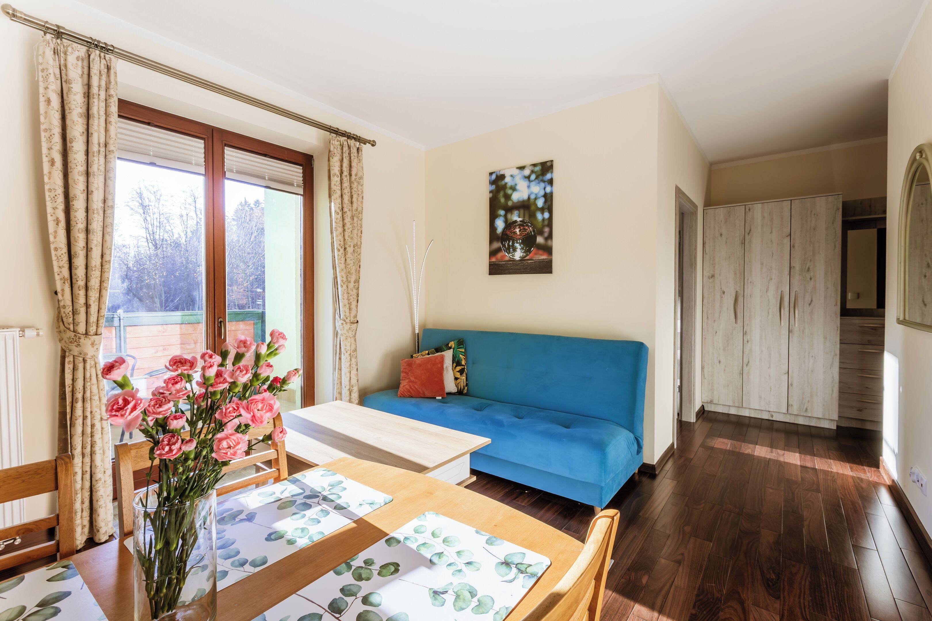 Apartment (16) | Living area | Flat-screen TV