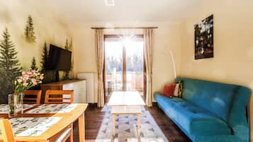 Appartement (16) | Woonruimte | Flatscreentelevisie