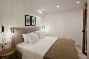 8 bedrooms, free cots/infant beds, bed sheets - Zen Apartments (Rethymno)