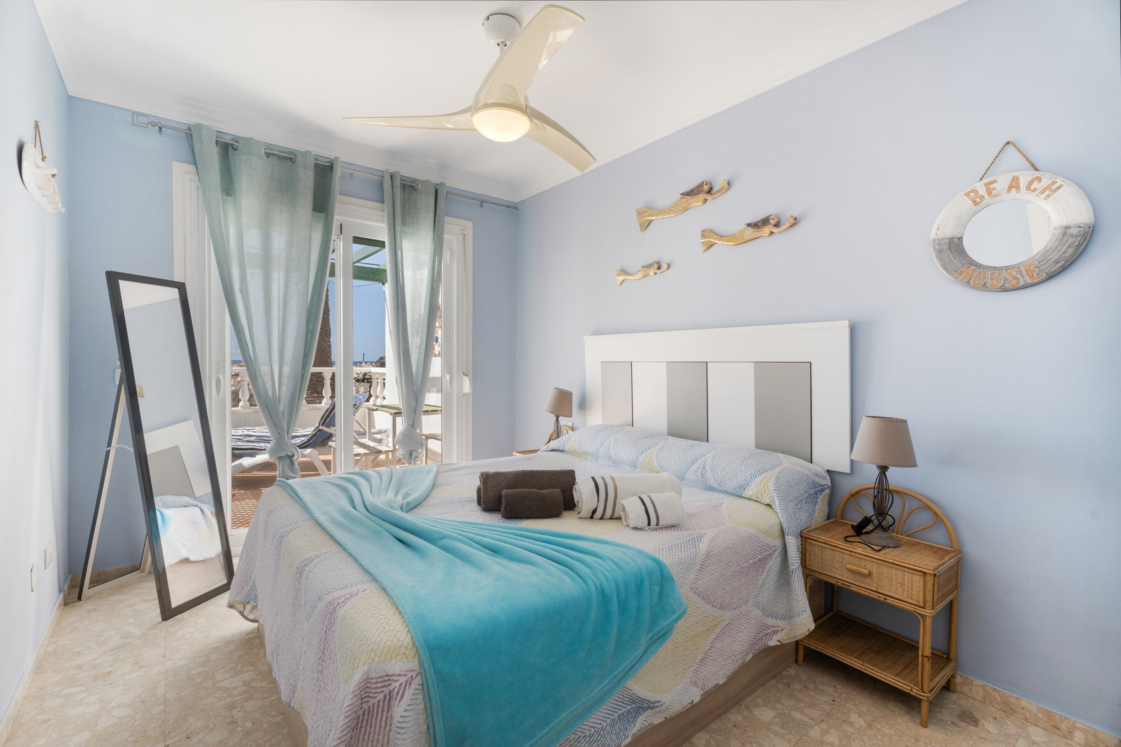 Fer et planche à repasser, Wi-Fi, draps fournis