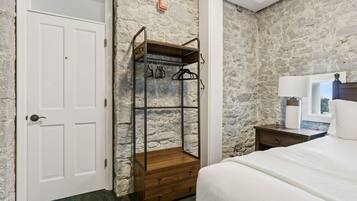 Desk, iron/ironing board, WiFi, bed sheets