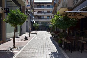 经典公寓 | 客房内保险箱、笔记本电脑工作区、免费 WiFi