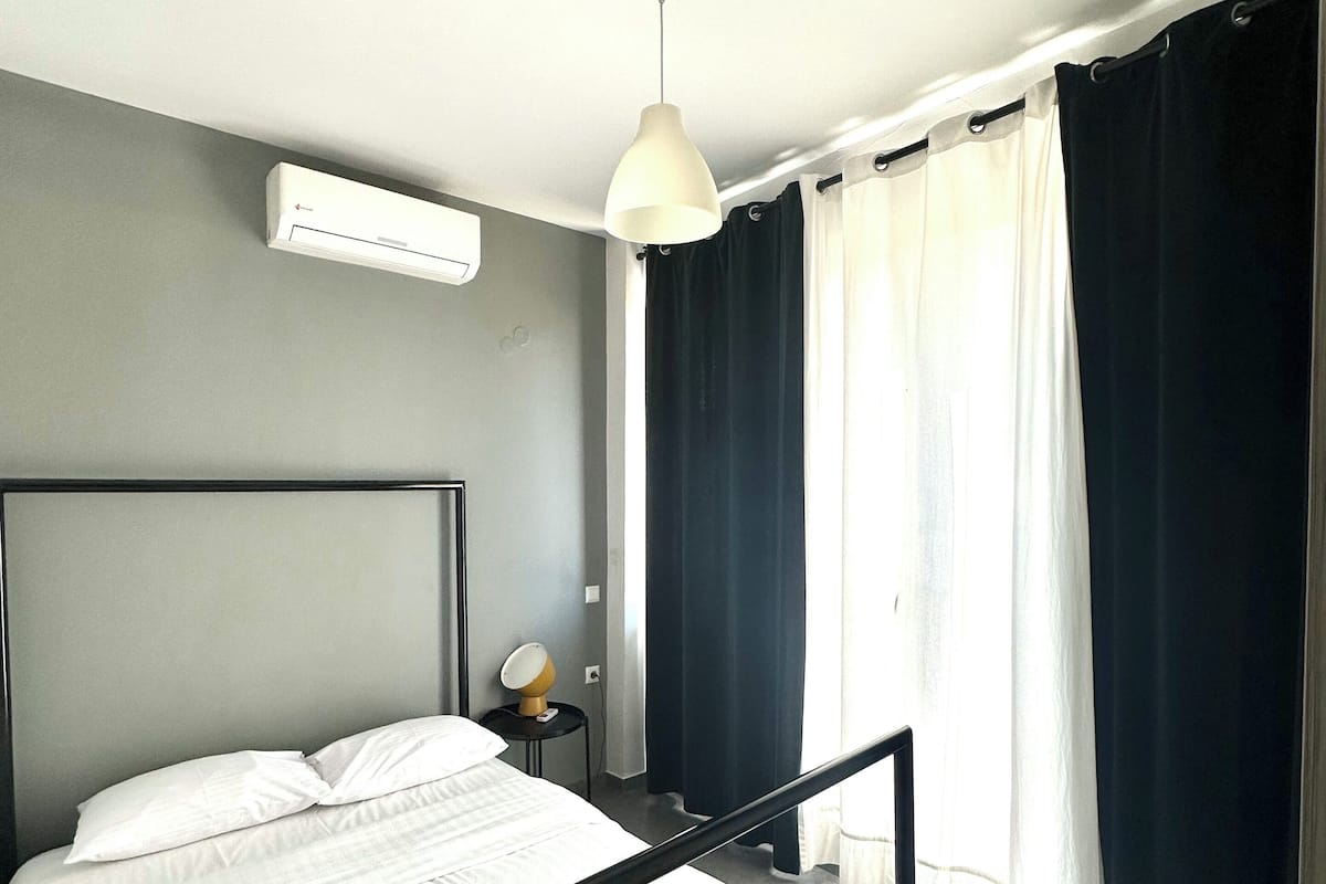 Standard-Apartment, Stadtblick | Zimmersafe, laptopgeeigneter Arbeitsplatz, kostenloses WLAN