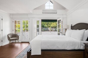 Planxa i posts de planxar, wifi i roba de llit 