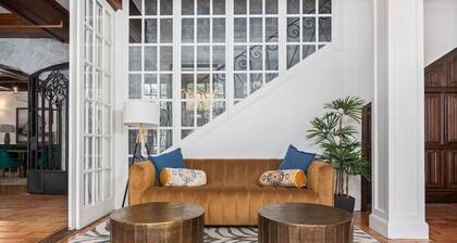 Wine Country Luxury King Room in Boutique Hotel