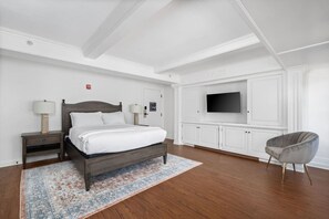 Room - Wine Country Luxury King Room in Boutique Hotel (Santa Rosa)