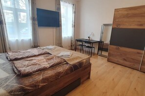 1 bedroom, iron/ironing board, WiFi, bed sheets - Quaint 1BR in Simmering -Well-suited for Longstays (Vienna)
