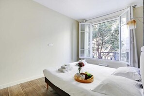 Iron/ironing board, WiFi, bed sheets - Appartement Deluxe - Marais (Paris)
