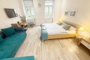 1 bedroom, iron/ironing board, WiFi, bed sheets - Chic 1BR Apt Near Biggest Amusementpark of Vienna (Vienna)