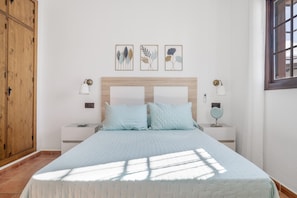 Ferros/tábuas de passar roupa, Wi-Fi, roupa de cama