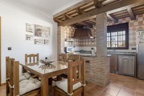 Dining - Holiday Home 'Villa' with Private Pool, Wi-Fi and Air Conditioning (Conil de la Frontera)