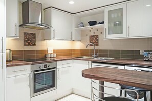 Private kitchen - Savoy Court (London)