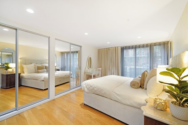 Apartment, City View | Desk, laptop workspace, free WiFi - Savoy Court (London)