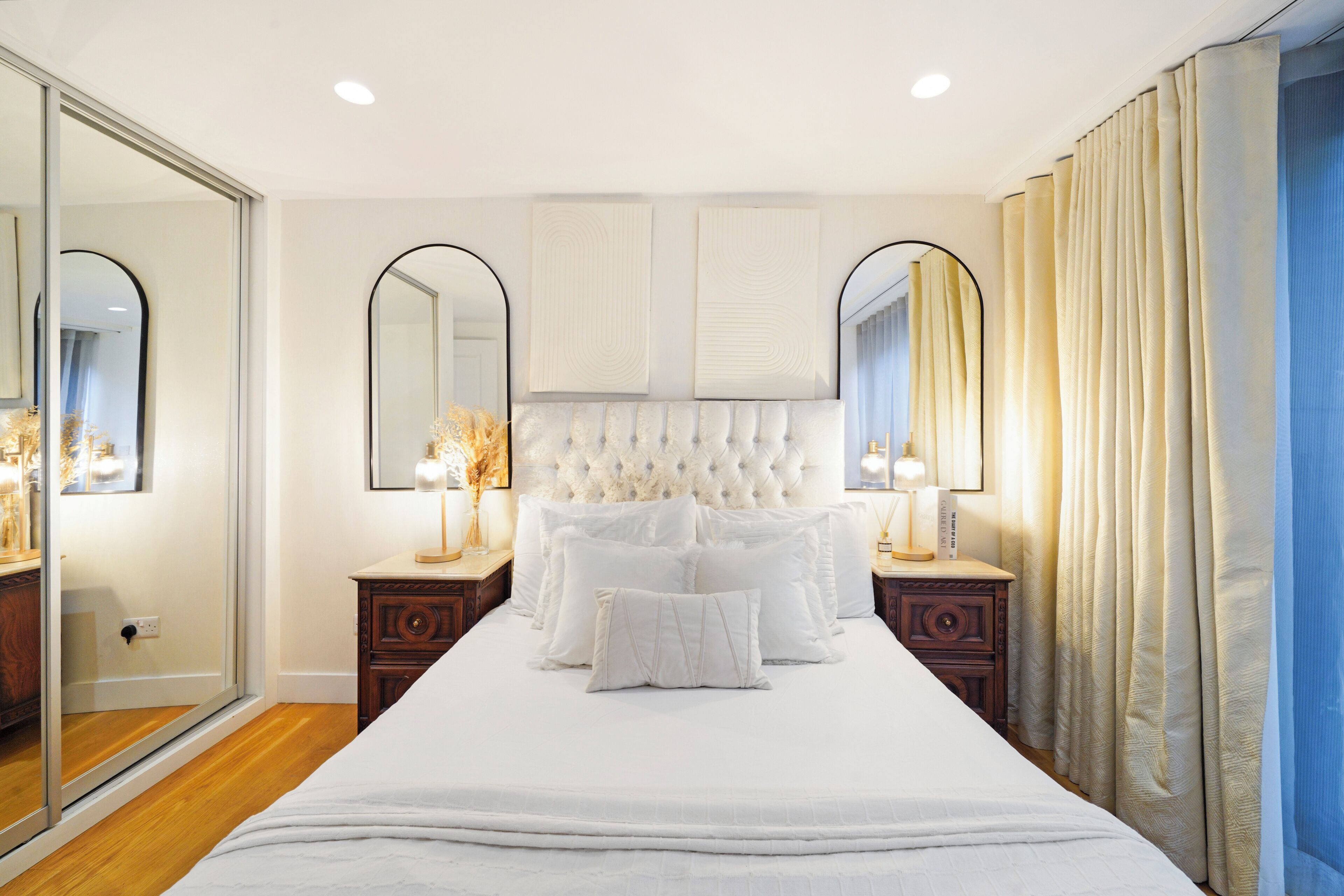 Työpöytä, kannettavalle tietokoneelle sopiva työtila, ilmainen Wi-Fi