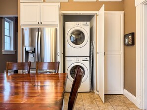 Interior - Aussie Cottage | Dog-friendly, Fire pit, Fenced yard (Washington)