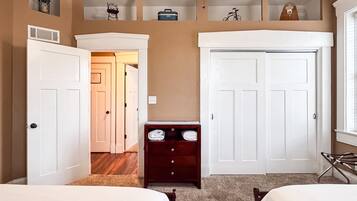 Bureau, fer et planche Ă repasser, lit parapluie, Wi-Fi gratuit